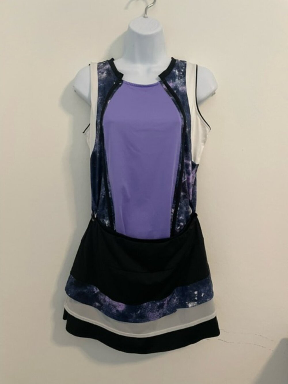 Tail 2 piece golf/tennis/pickleball tank top and skort purple/black Medium EUC